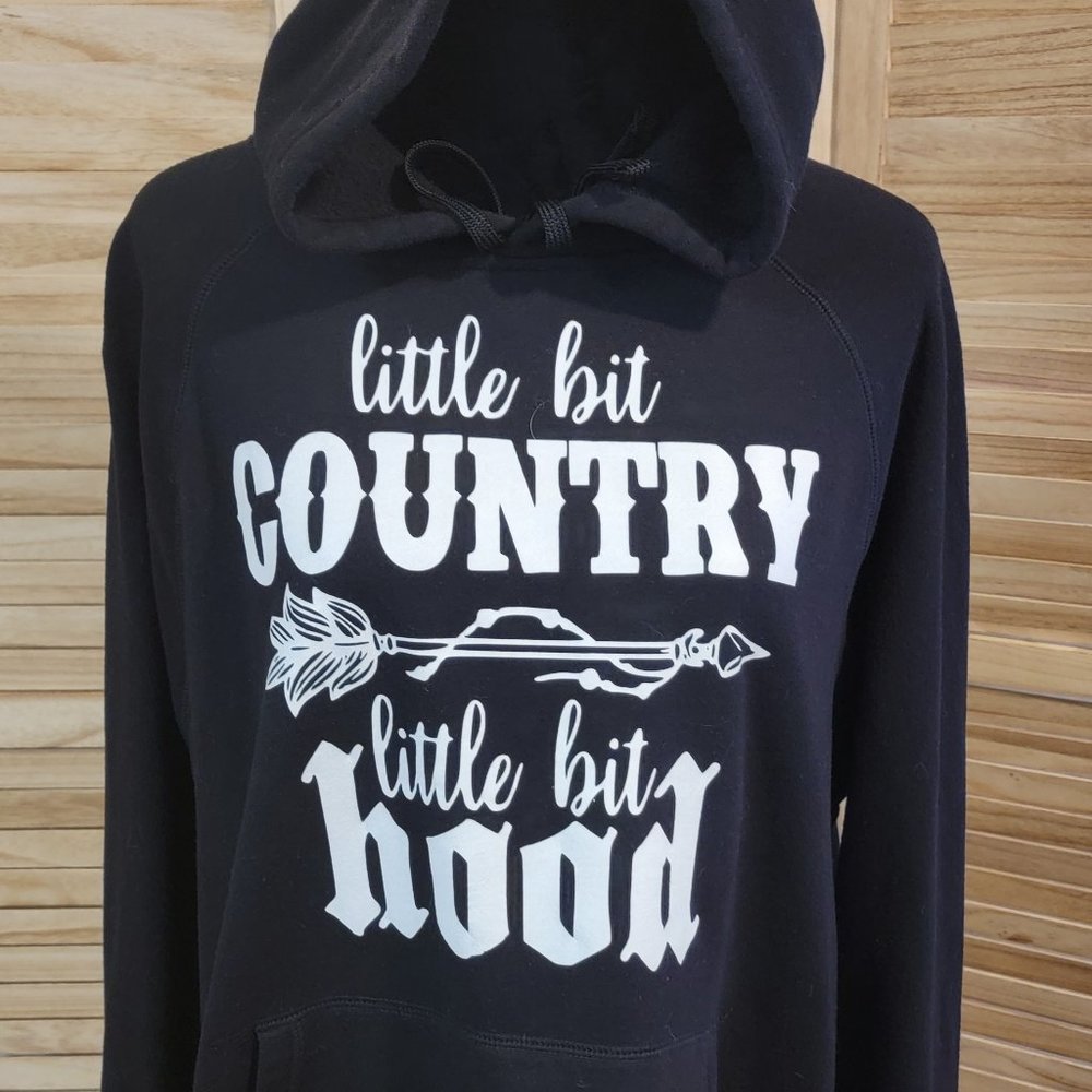 Country Meets Hood: XXL Black Hoodie with Statement Style!